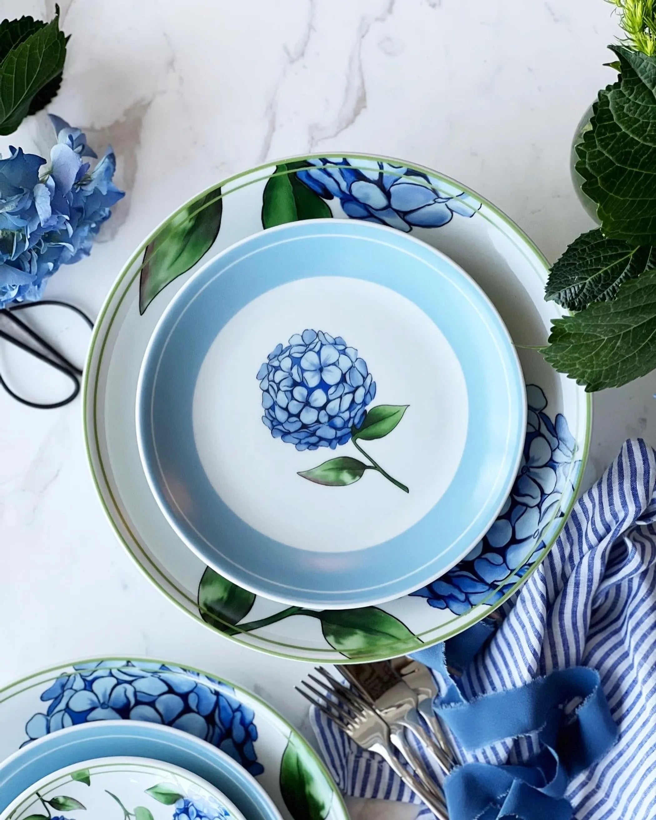 Mai Porcelain Dinner Plate Set - Hydrangea Watercolor