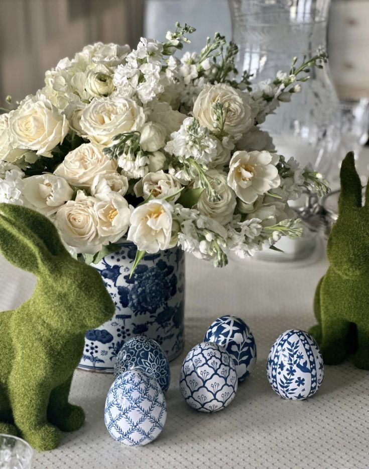 Navy & White Trellis Leaf Egg